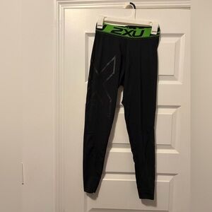 2XU Women's Black and Neon Green compression Leggings
